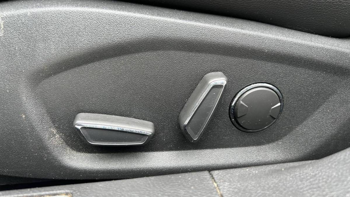 2016 Ford Fusion Energi - Images - 27