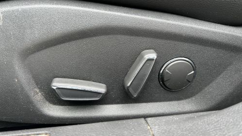 2016 Ford Fusion Energi - Images - 27