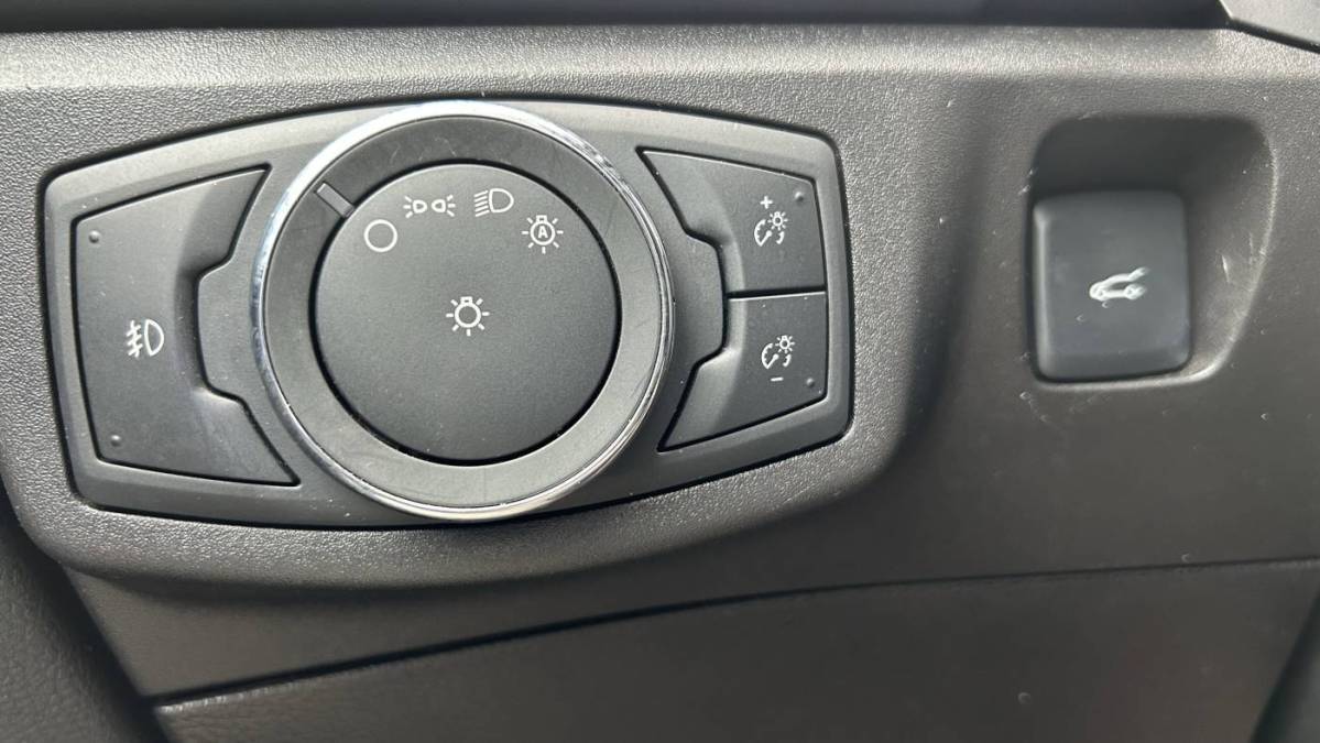 2016 Ford Fusion Energi - Images - 28