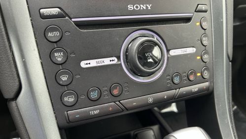 2016 Ford Fusion Energi - Images - 29