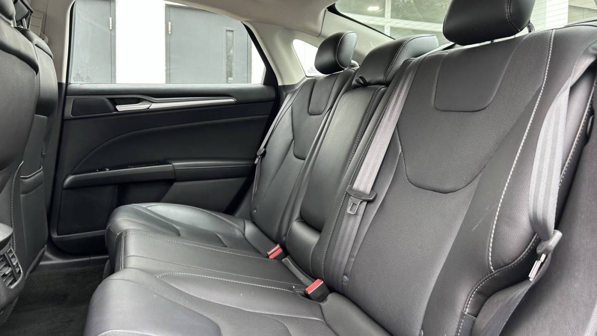 2016 Ford Fusion Energi - Images - 31