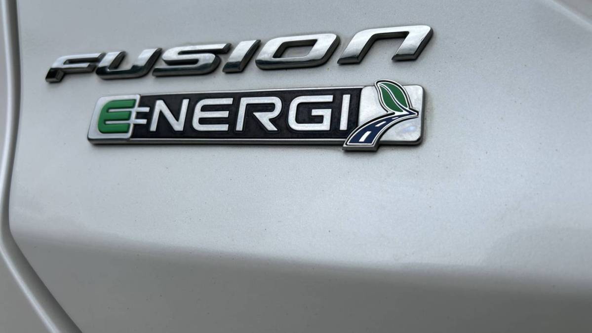 2016 Ford Fusion Energi - Images - 32