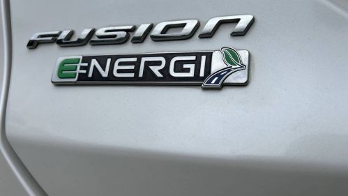 2016 Ford Fusion Energi - Images - 32