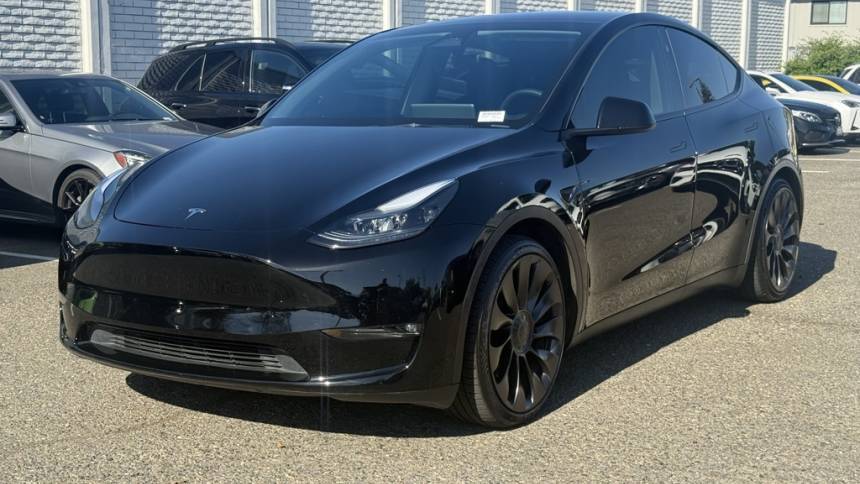2023 Tesla Model Y 7SAYGDEF9PF833099