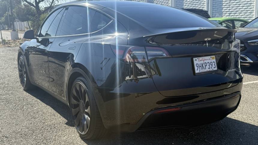 2023 Tesla Model Y 7SAYGDEF9PF833099
