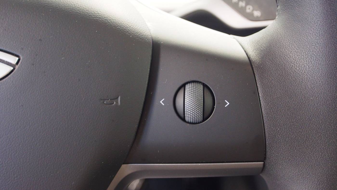2025 Tesla Model Y 7SAYGDEE1SA342183