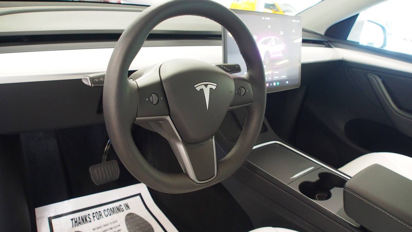 2025 Tesla Model Y 7SAYGDEE1SA342183