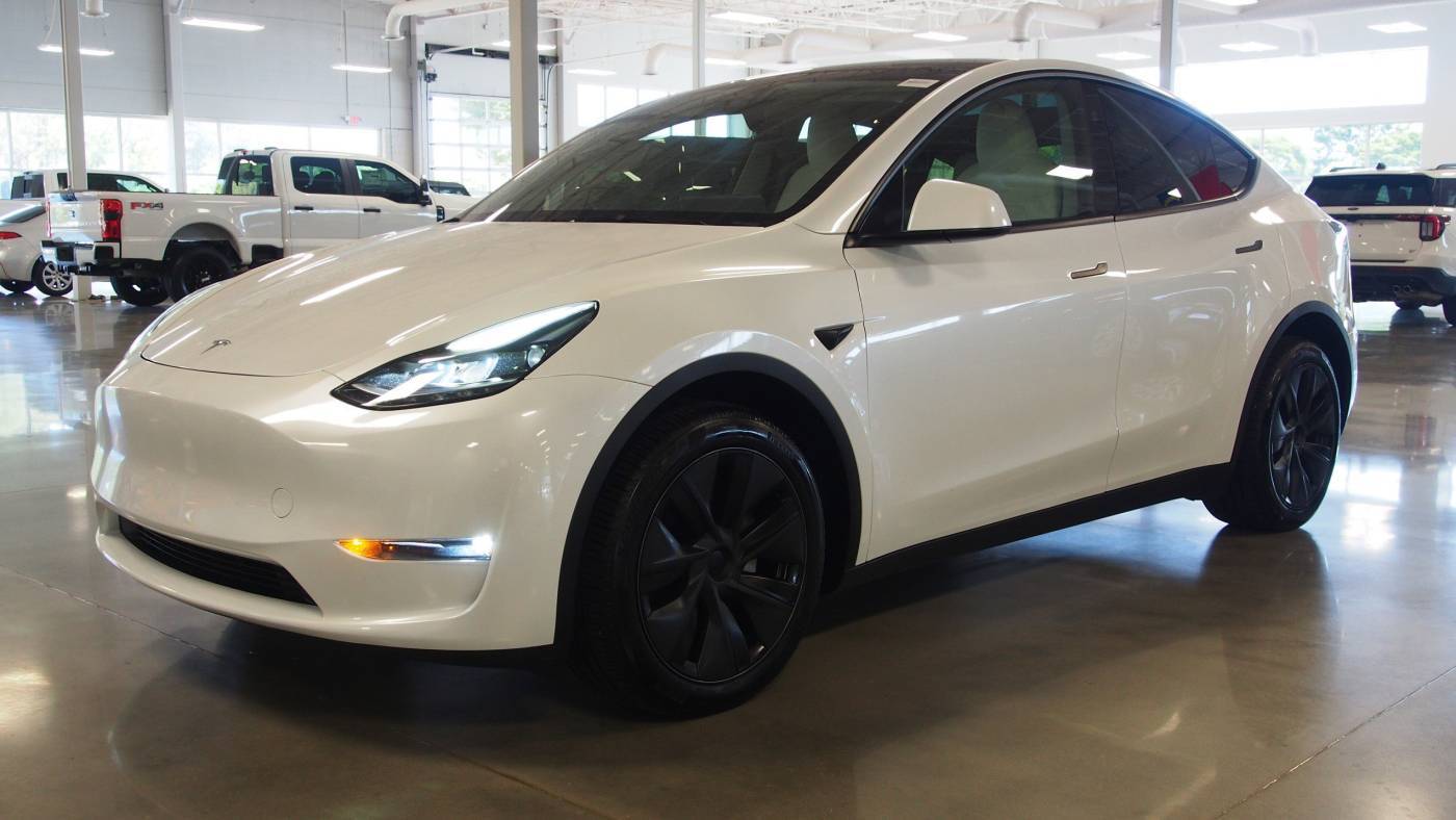 2025 Tesla Model Y 7SAYGDEE1SA342183