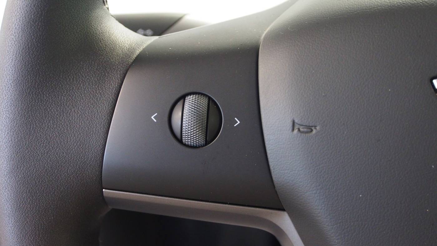 2025 Tesla Model Y 7SAYGDEE1SA342183