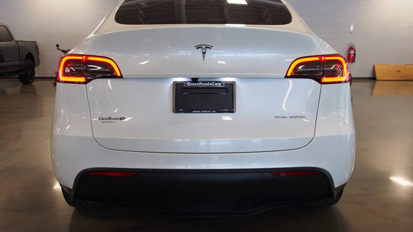 2025 Tesla Model Y 7SAYGDEE1SA342183