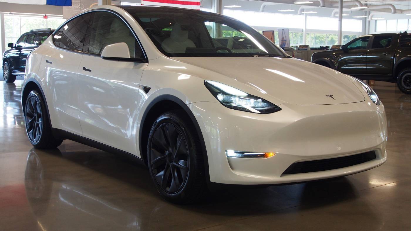 2025 Tesla Model Y 7SAYGDEE1SA342183