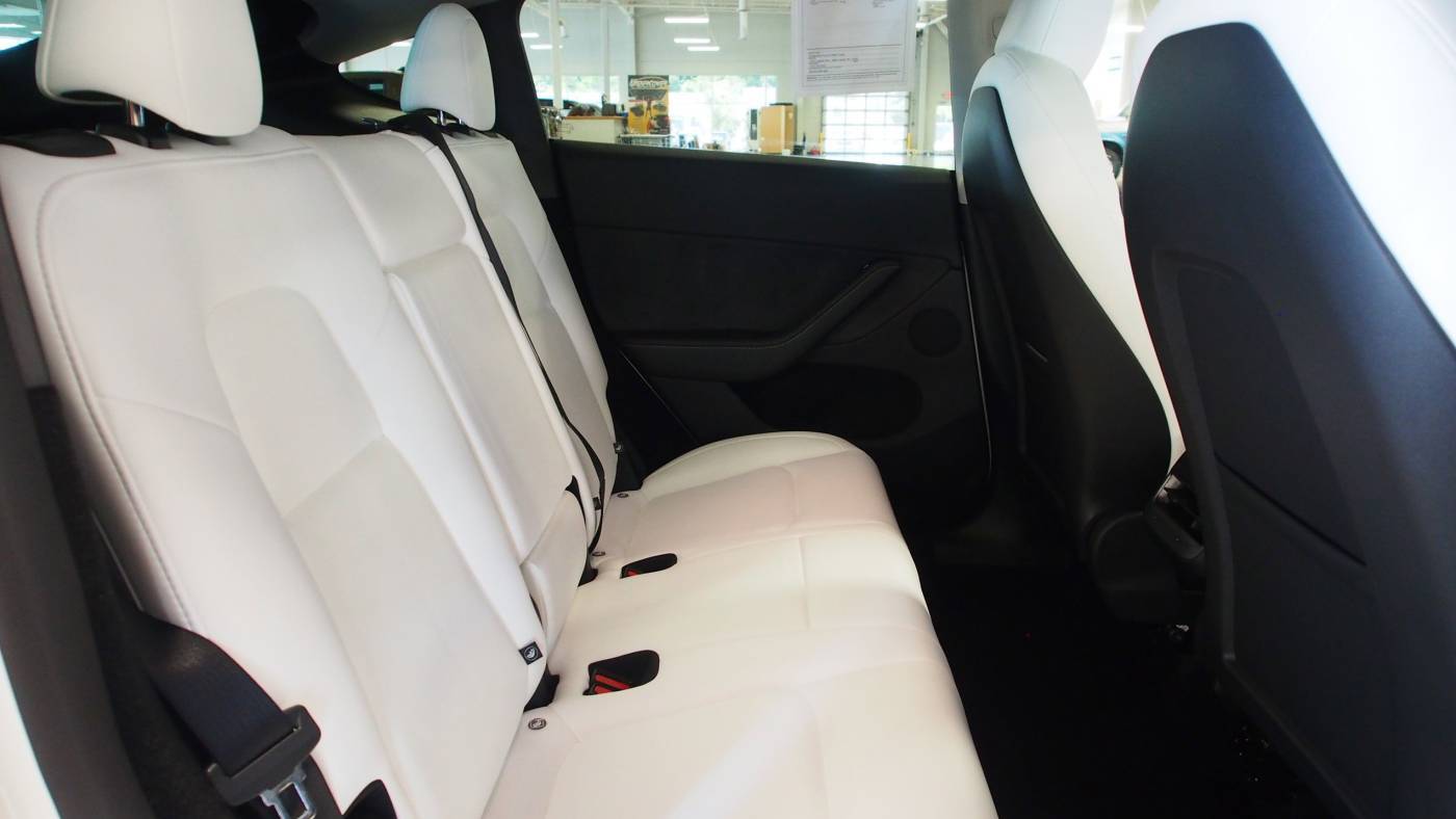 2025 Tesla Model Y 7SAYGDEE1SA342183