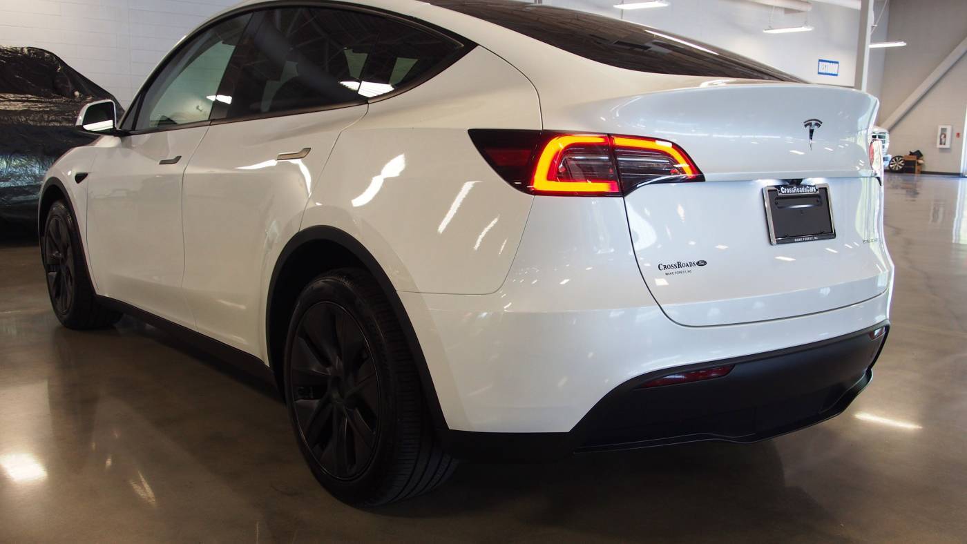 2025 Tesla Model Y 7SAYGDEE1SA342183