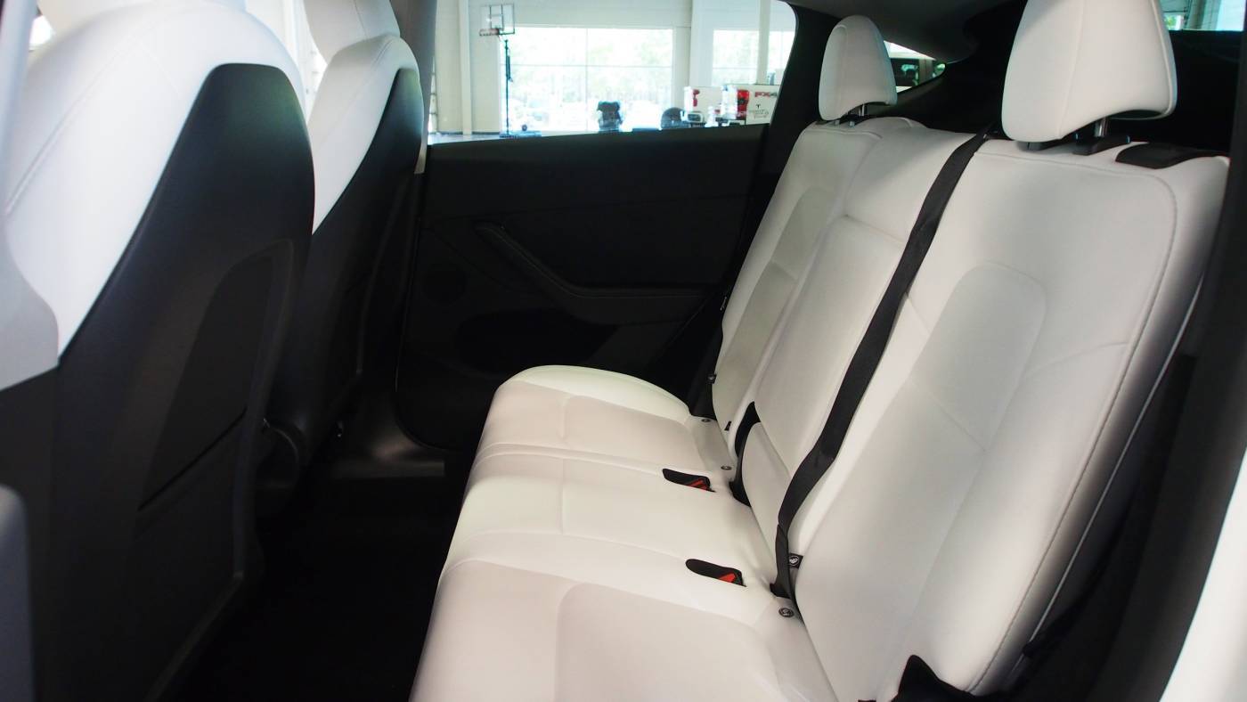 2025 Tesla Model Y 7SAYGDEE1SA342183