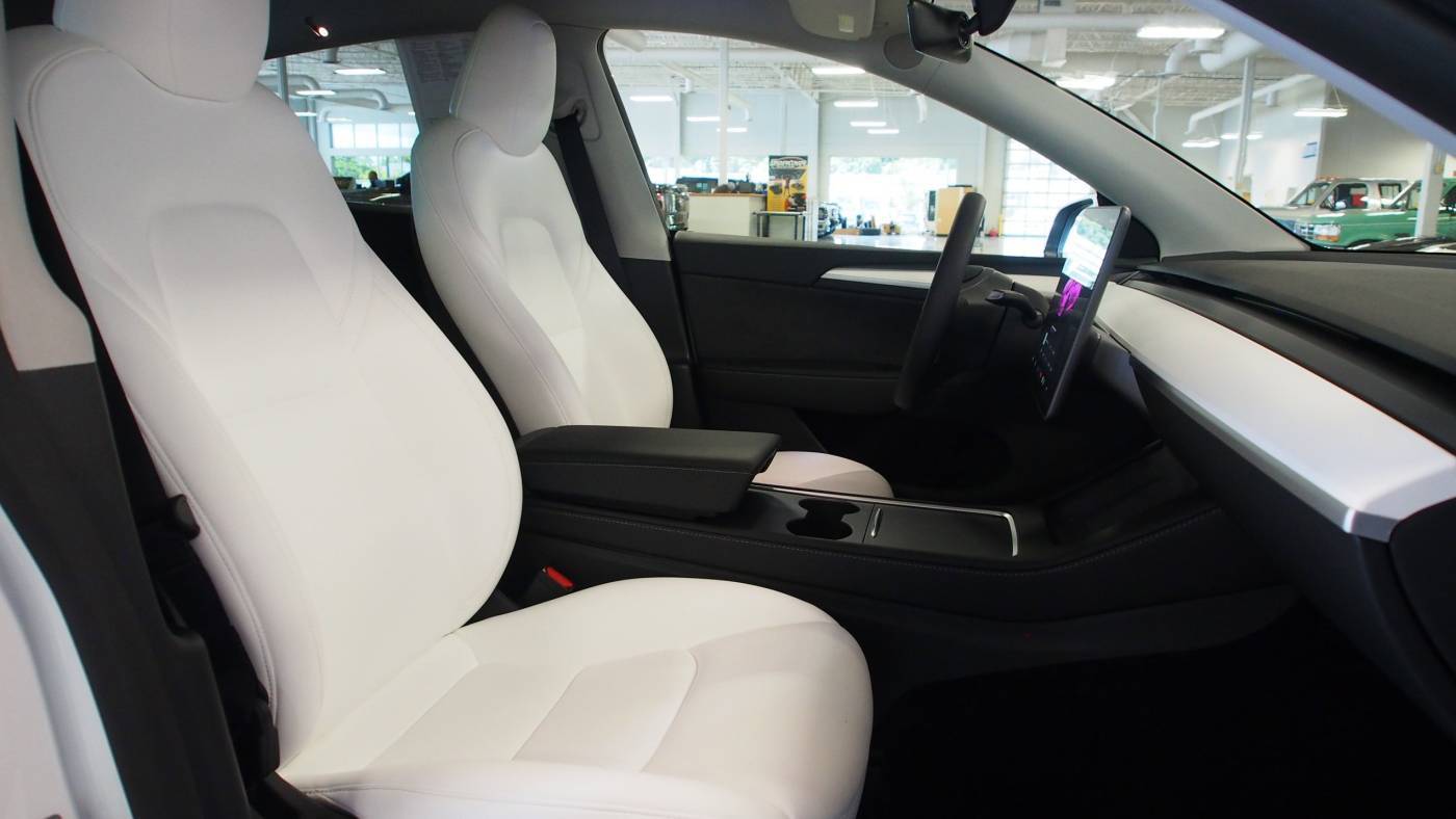 2025 Tesla Model Y 7SAYGDEE1SA342183