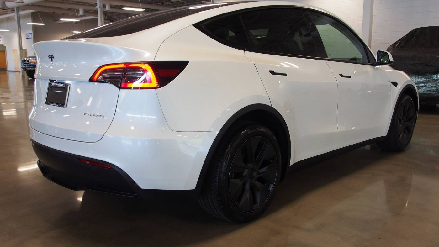 2025 Tesla Model Y 7SAYGDEE1SA342183