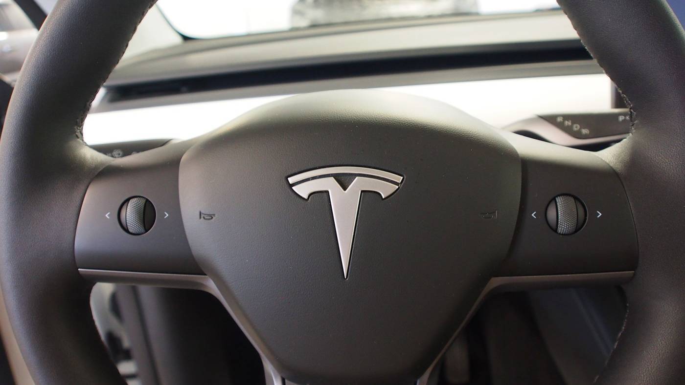 2025 Tesla Model Y 7SAYGDEE1SA342183