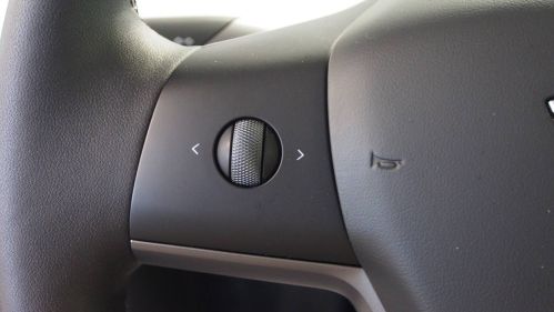 2025 Tesla Model Y 7SAYGDEE1SA342183
