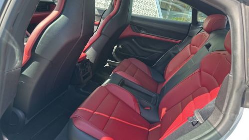 2022 Porsche Taycan - Images - 10