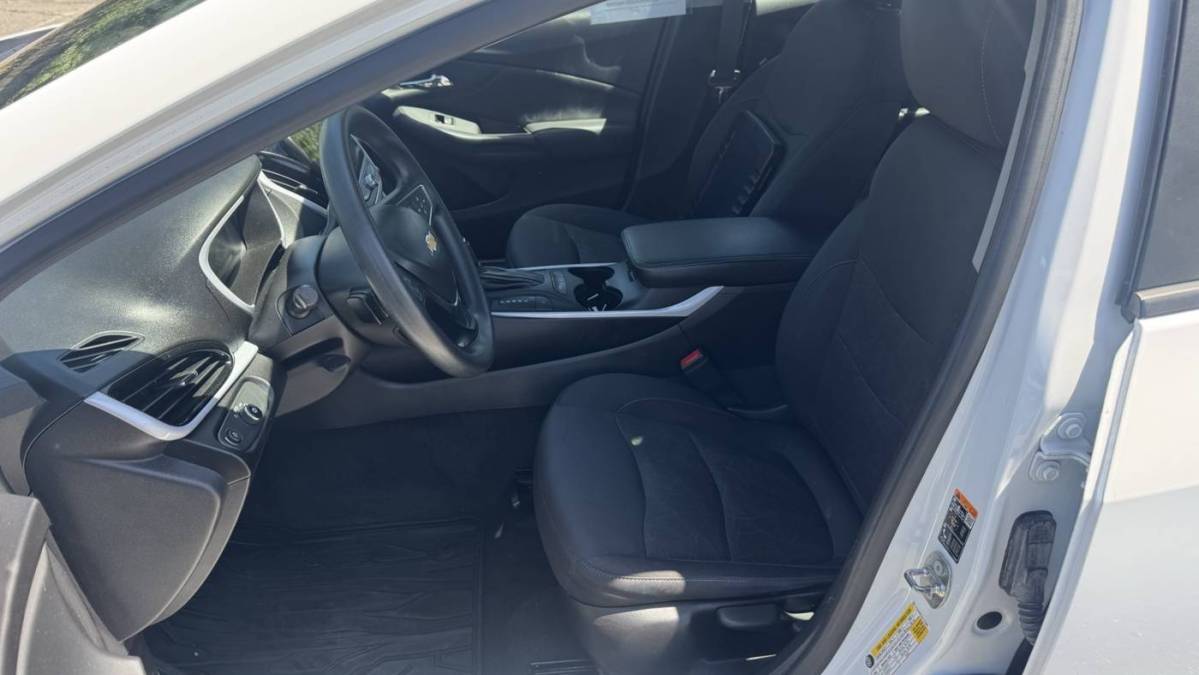 2018 Chevrolet VOLT - Images - 11
