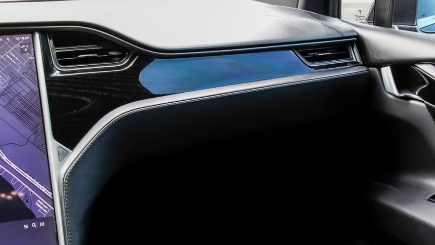 2018 Tesla Model X 5YJXCDE28JF114130