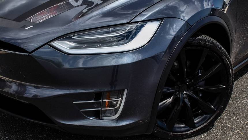 2018 Tesla Model X 5YJXCDE28JF114130