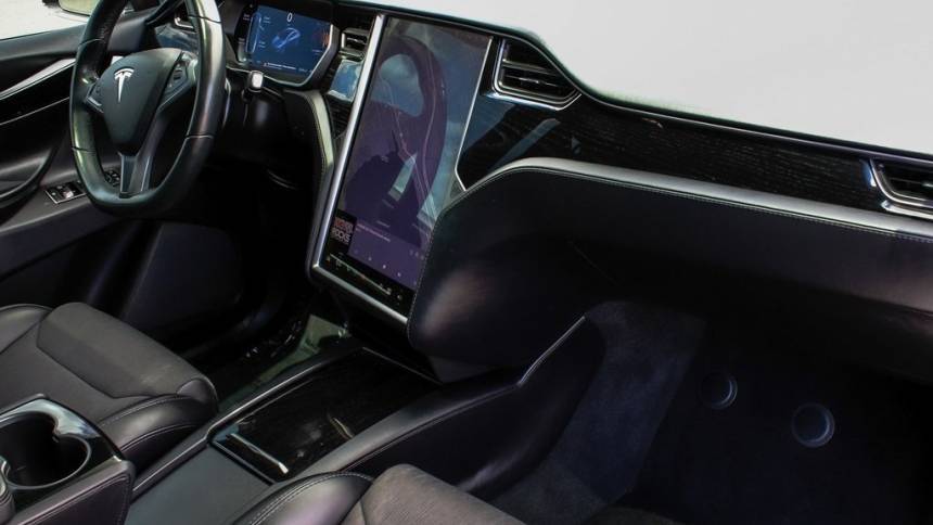 2018 Tesla Model X 5YJXCDE28JF114130