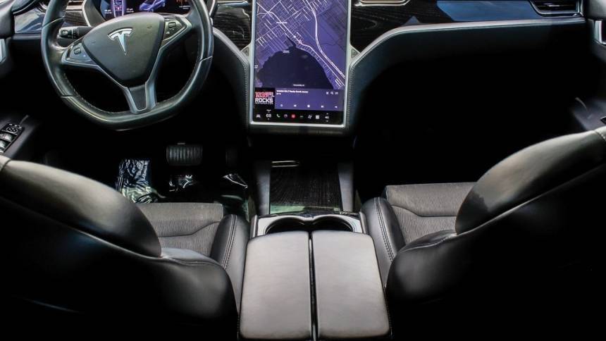 2018 Tesla Model X 5YJXCDE28JF114130