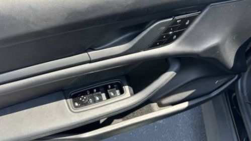 2021 Porsche Taycan - Images - 15