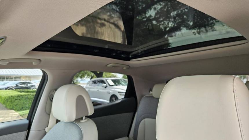 2025 Genesis GV60 KMUKB4SA8SU027956
