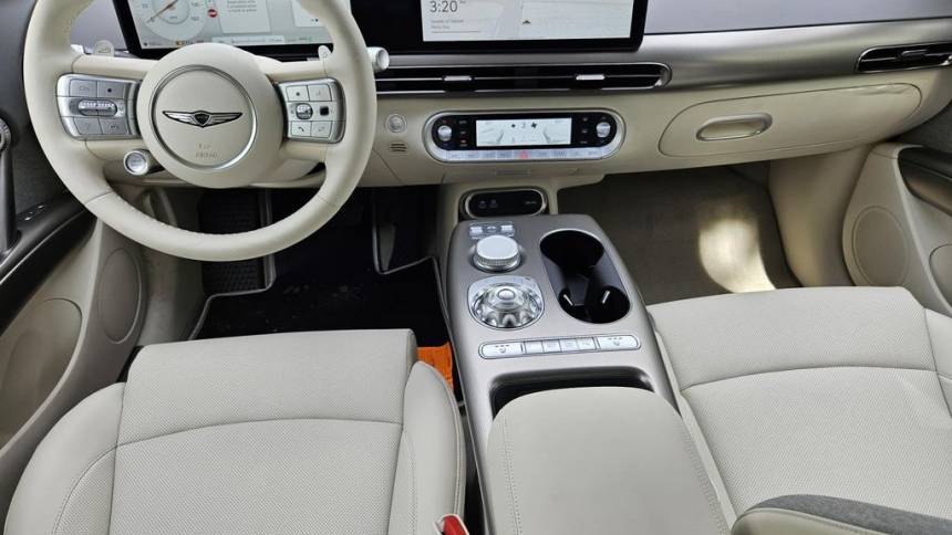 2025 Genesis GV60 KMUKB4SA8SU027956