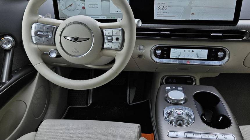 2025 Genesis GV60 KMUKB4SA8SU027956