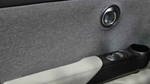 2025 Genesis GV60 KMUKB4SA8SU027956