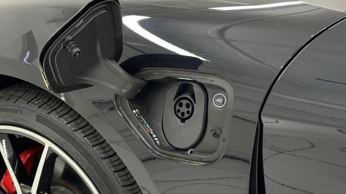 2024 Porsche Taycan - Images - 17