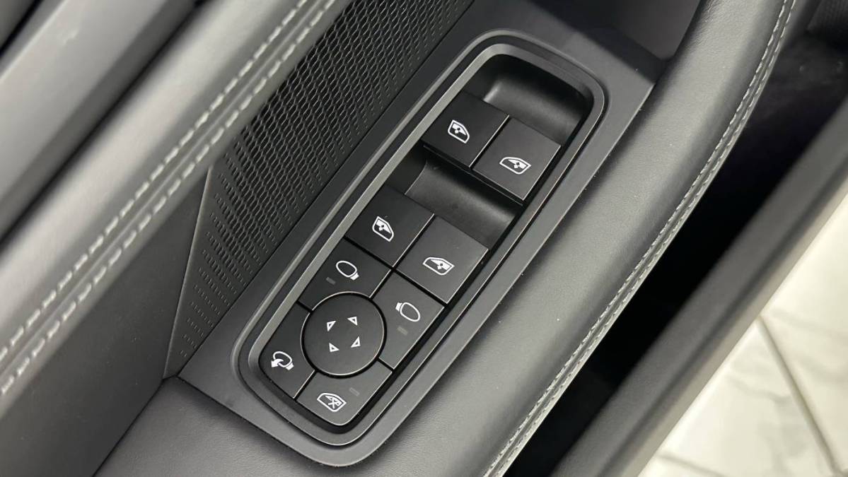 2024 Porsche Taycan - Images - 28