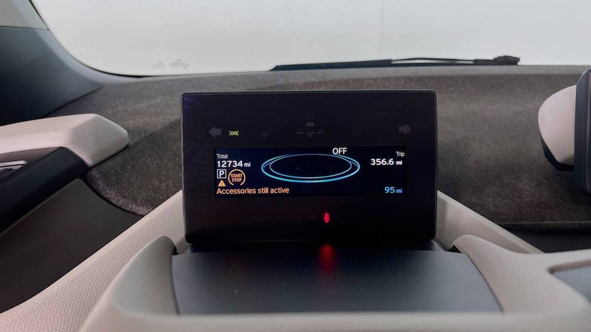 2017 BMW i3 - Images - 10