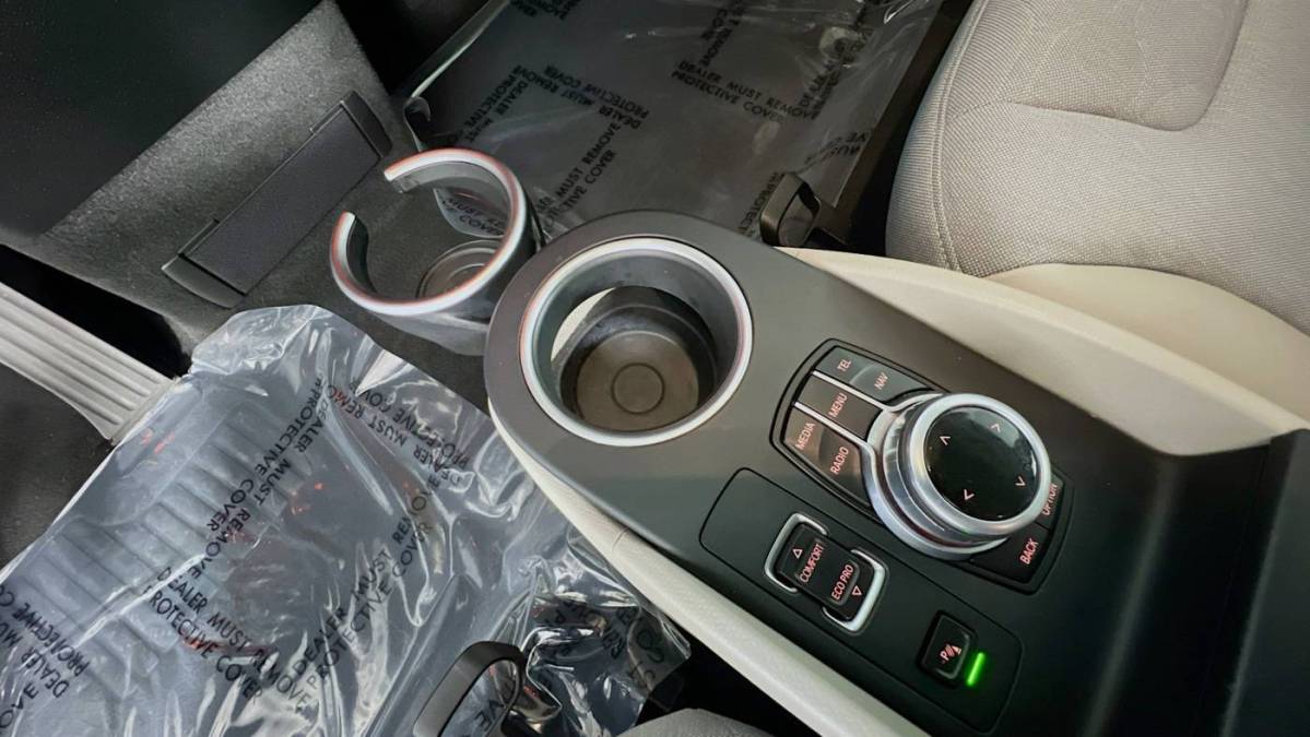 2017 BMW i3 - Images - 15