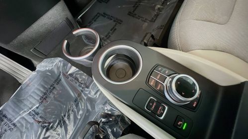 2017 BMW i3 - Images - 15