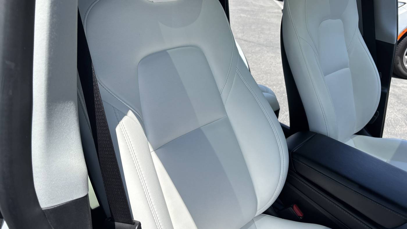 2022 Tesla Model Y 7SAYGAEE4NF570555