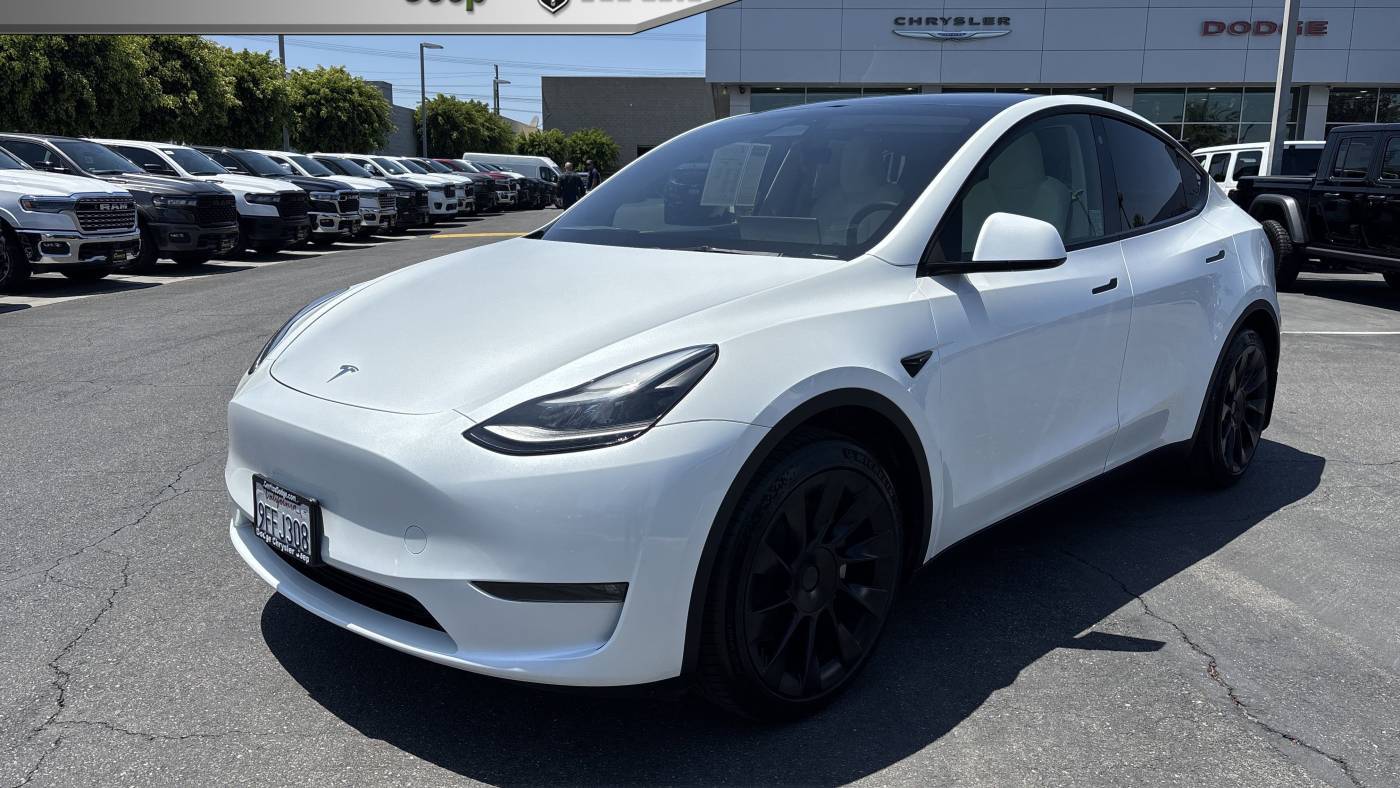 2022 Tesla Model Y 7SAYGAEE4NF570555