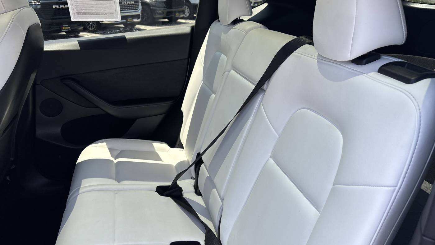 2022 Tesla Model Y 7SAYGAEE4NF570555