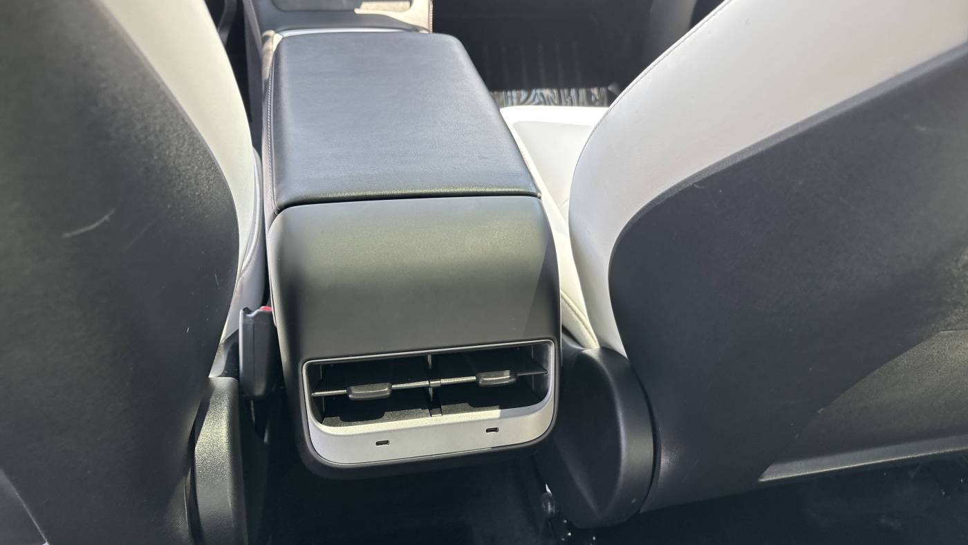 2022 Tesla Model Y 7SAYGAEE4NF570555