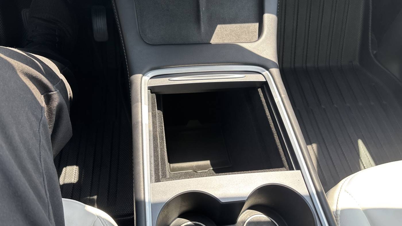 2022 Tesla Model Y 7SAYGAEE4NF570555