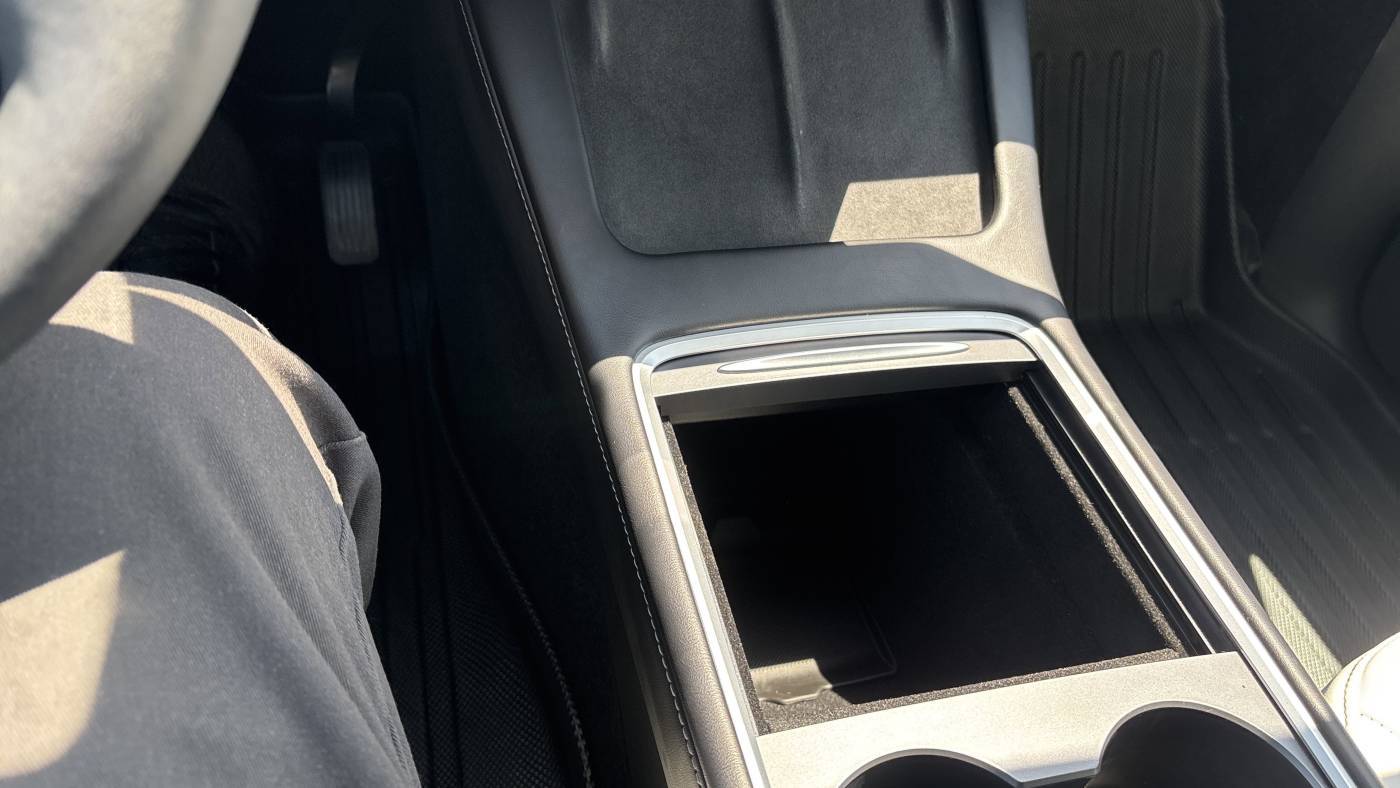 2022 Tesla Model Y 7SAYGAEE4NF570555