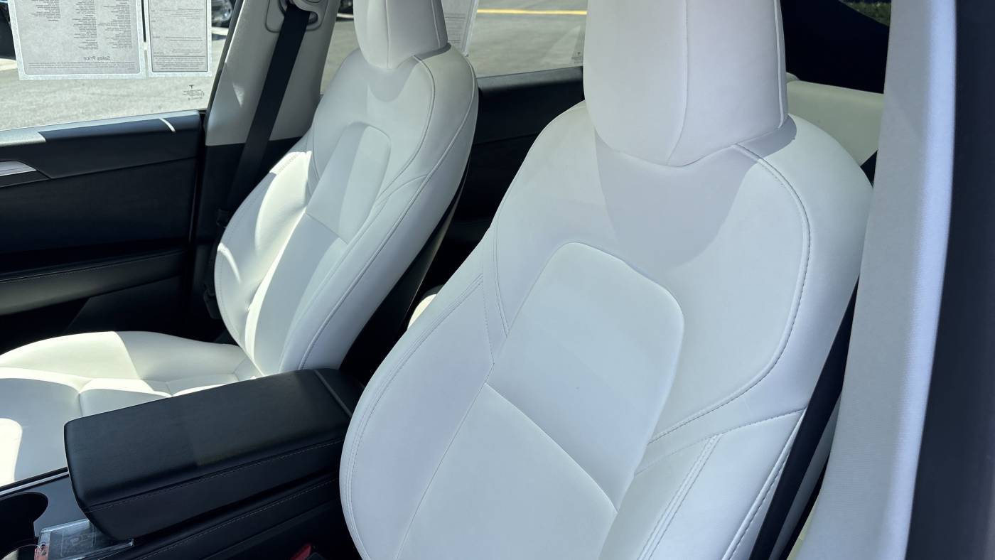 2022 Tesla Model Y 7SAYGAEE4NF570555