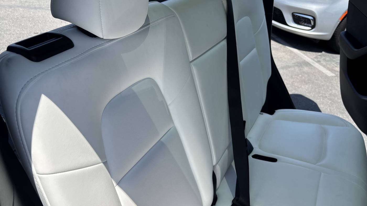 2022 Tesla Model Y 7SAYGAEE4NF570555