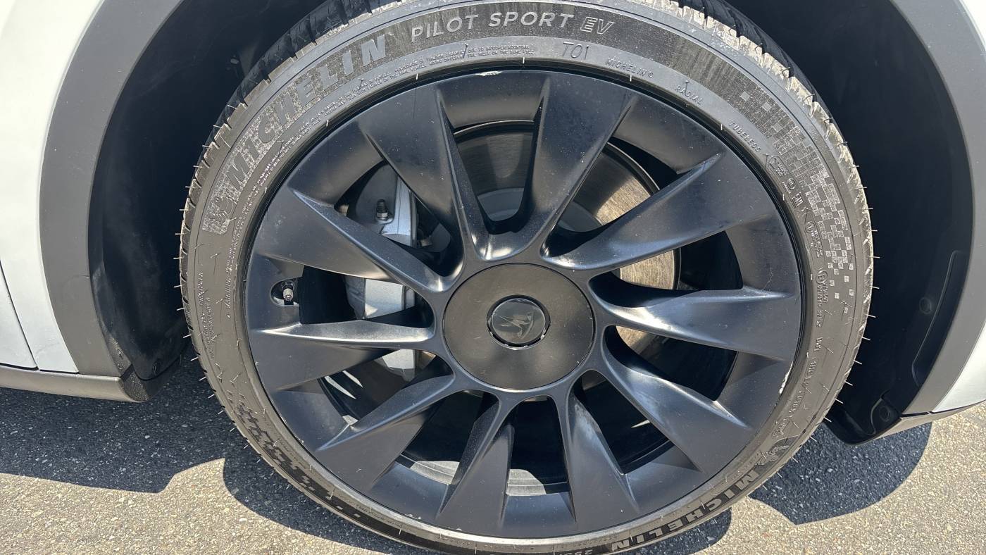 2022 Tesla Model Y 7SAYGAEE4NF570555