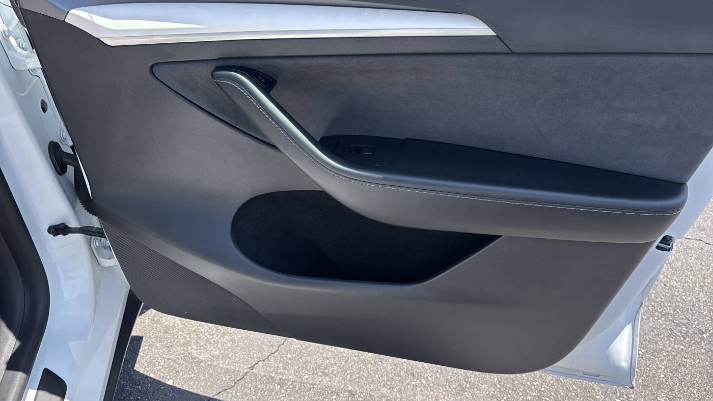 2022 Tesla Model Y 7SAYGAEE4NF570555