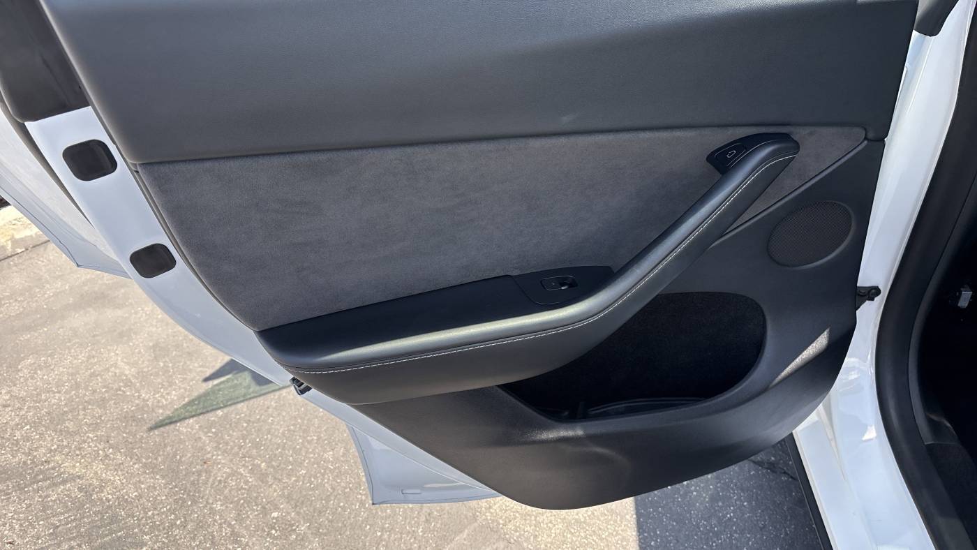 2022 Tesla Model Y 7SAYGAEE4NF570555