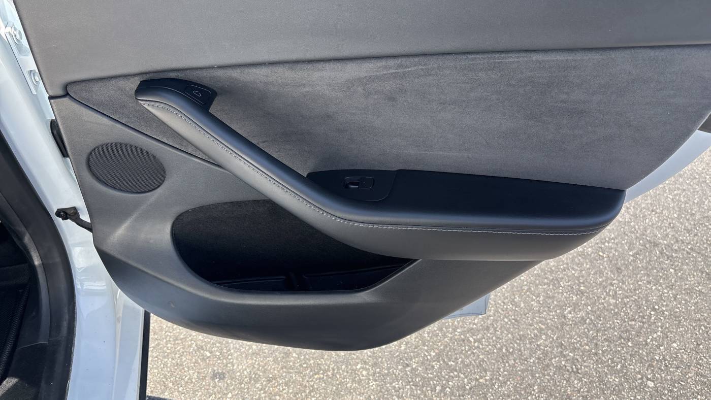 2022 Tesla Model Y 7SAYGAEE4NF570555